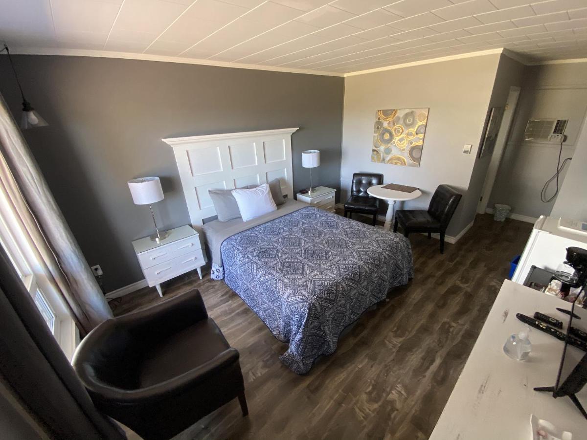 The Pines Motel And Cottages Rustico Экстерьер фото