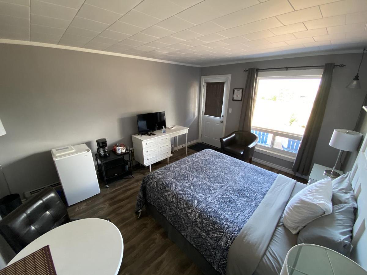 The Pines Motel And Cottages Rustico Экстерьер фото