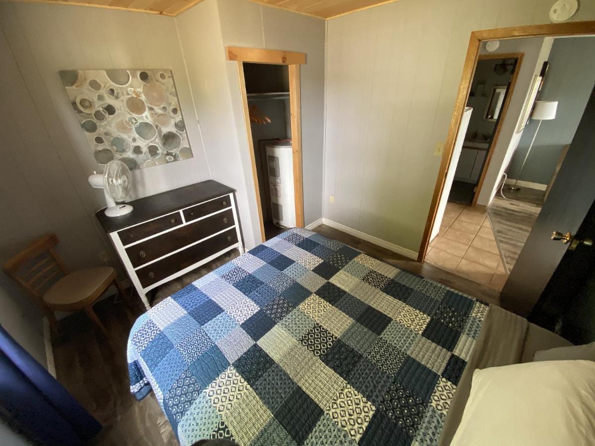 The Pines Motel And Cottages Rustico Экстерьер фото
